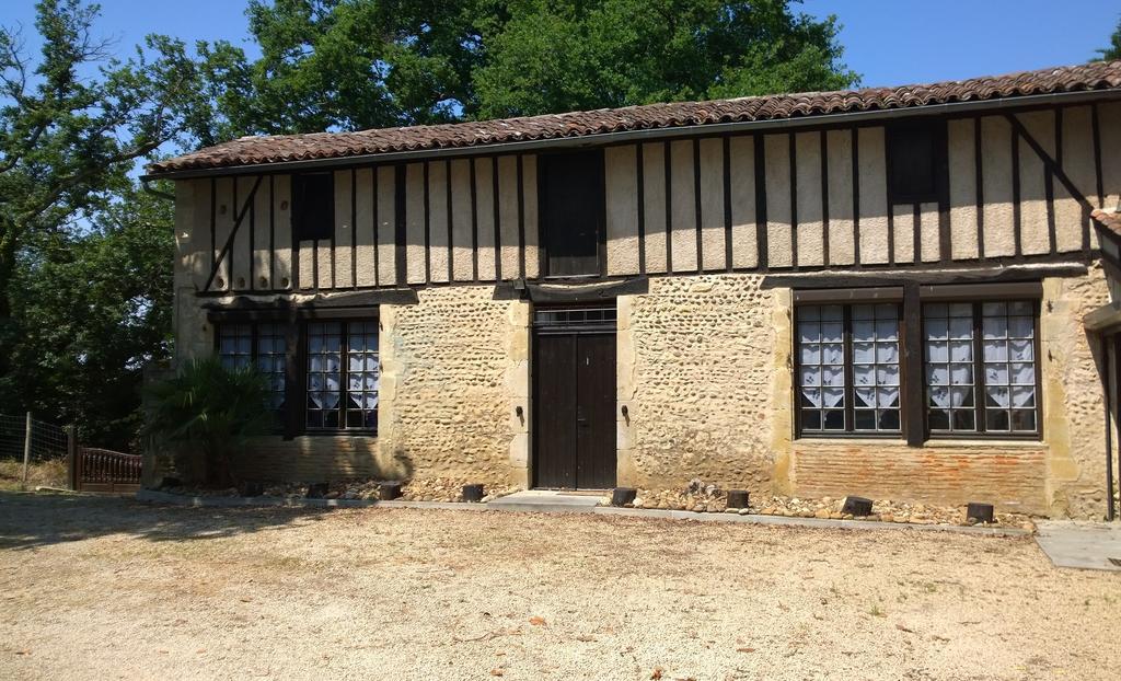 Les Gites De Castera Aire-sur-l'Adour Exterior photo